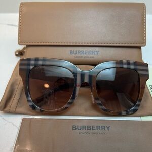 BURBERRY Kitty Brown Check Women's Sunglasses BE4364 BRAND NEW FROM MANUFACTURER